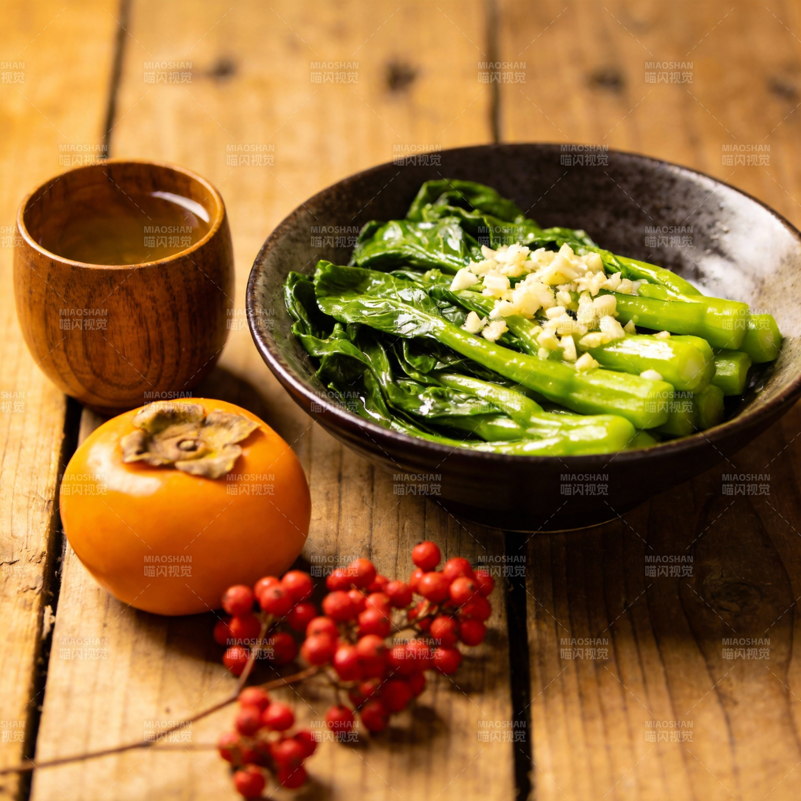 青菜蒜蓉配柿子图片