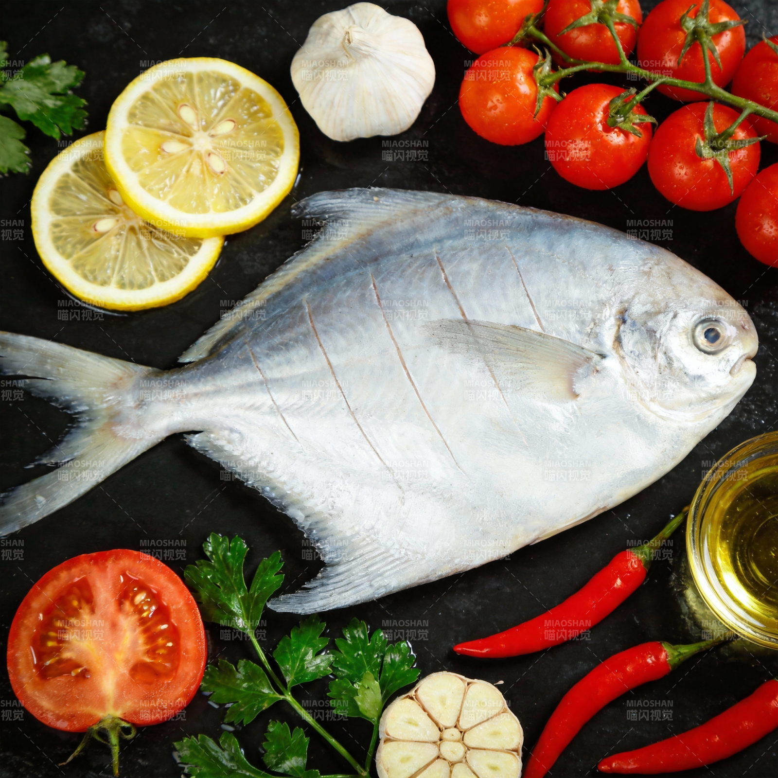 鲜鱼配蔬果图片