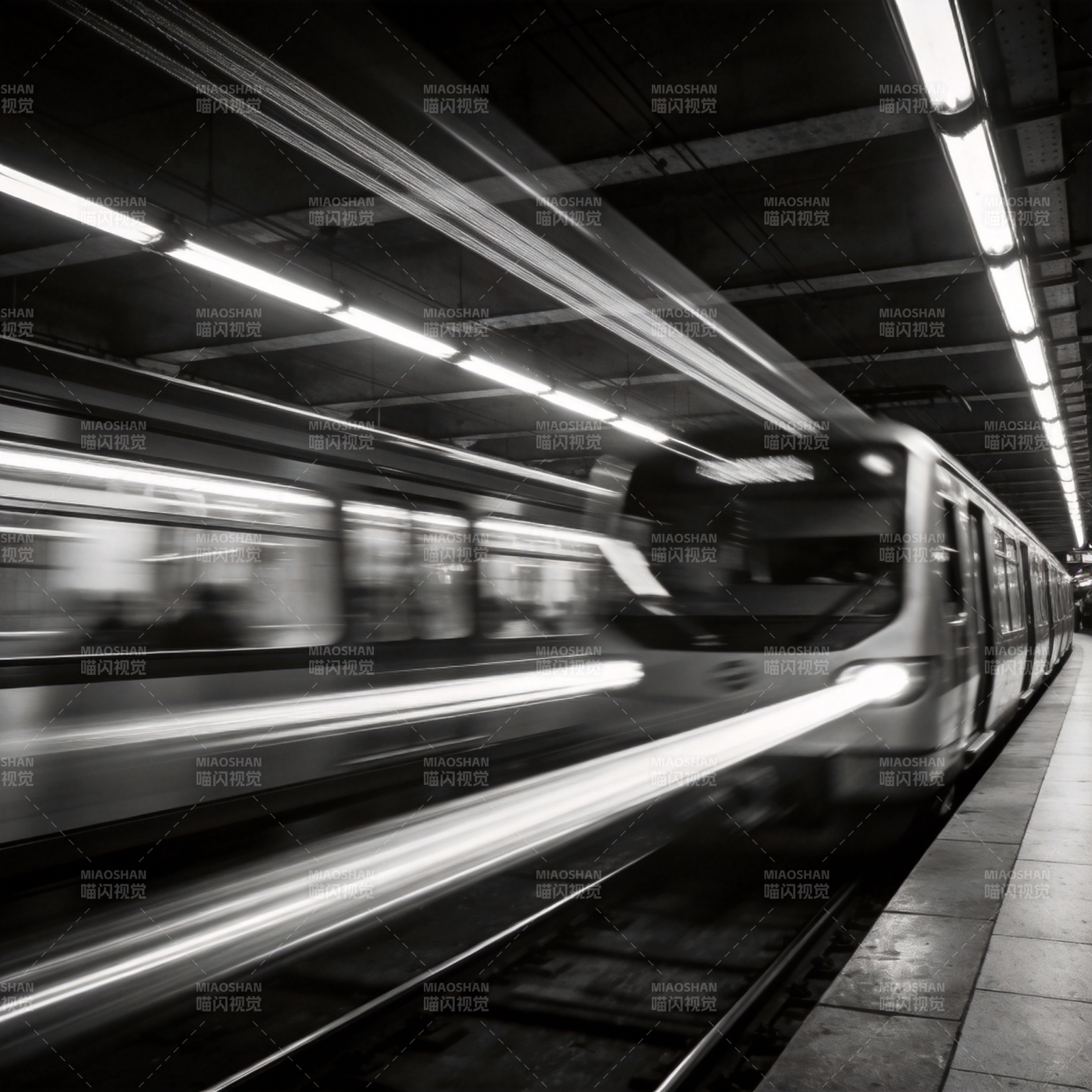 地铁疾驰而过图片