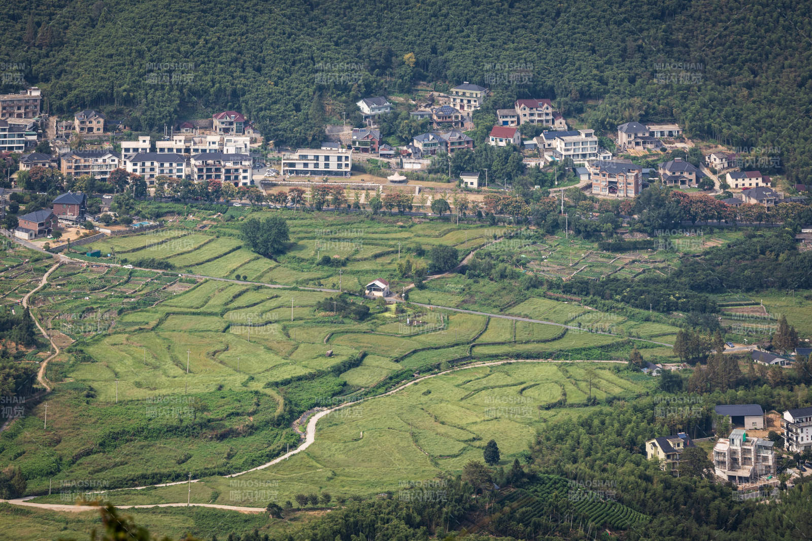 田园风光 山间村落  梯田图片