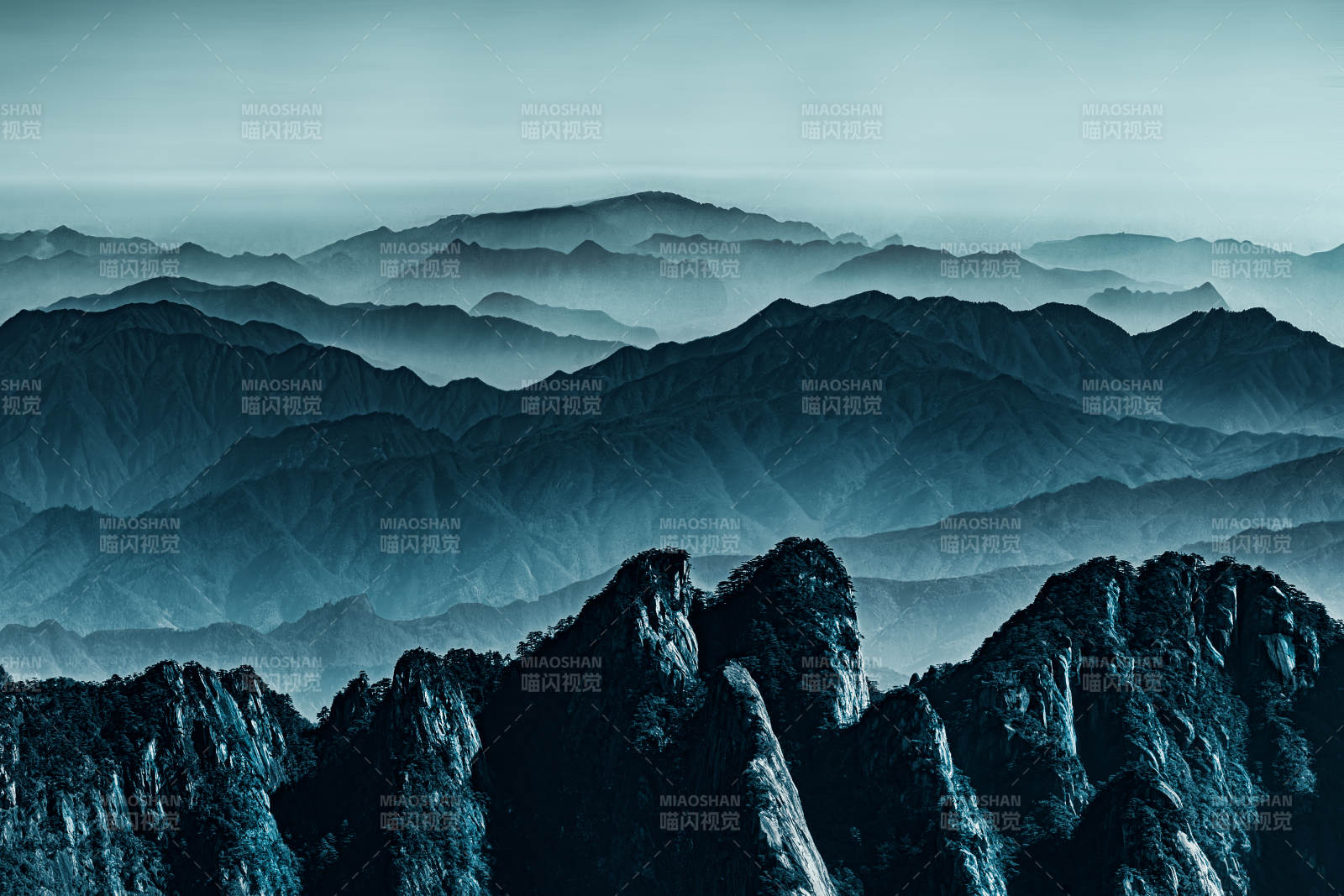 层峦叠嶂 雾锁群峰  黄山图片