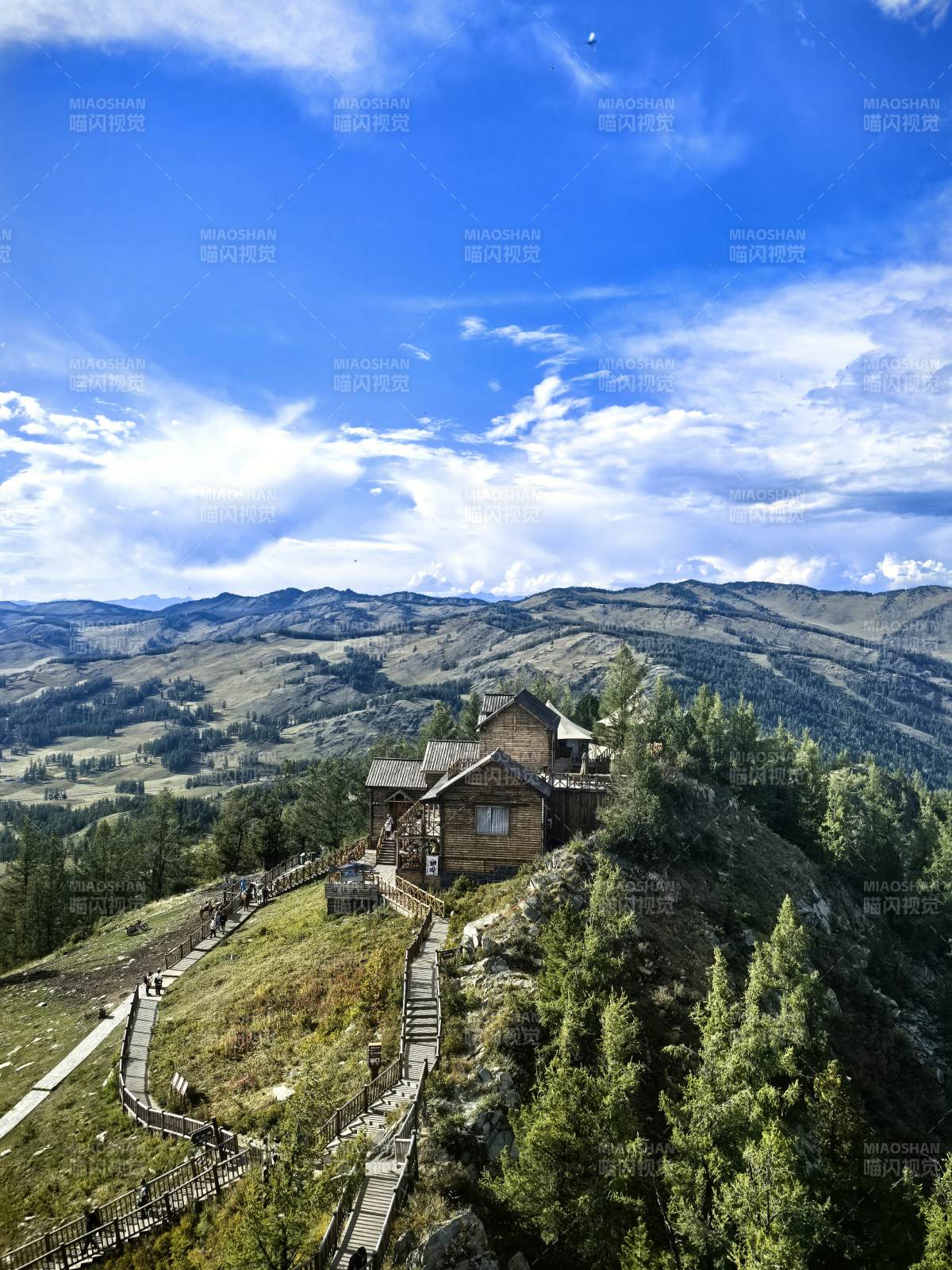 山间木屋风光，新疆图片