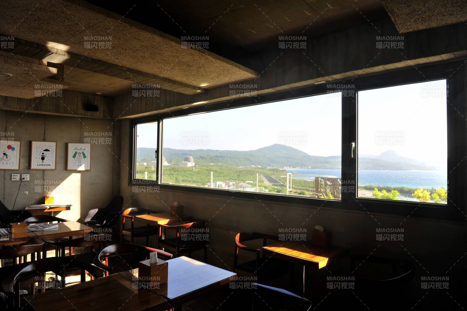 窗边风景咖啡馆图片