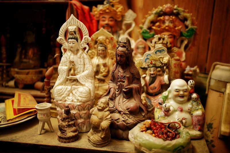 佛像摆件陈列图片