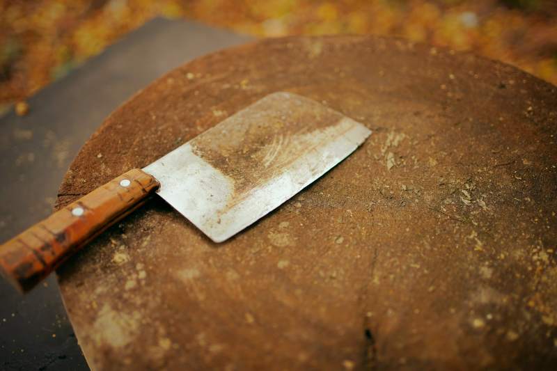 锈迹斑斑的菜刀图片