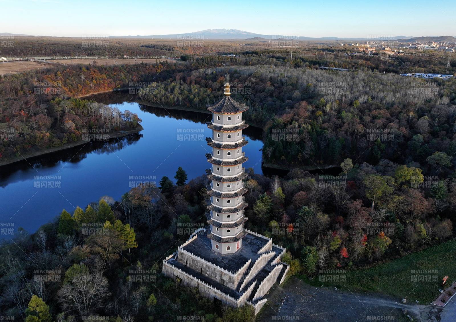 塔影湖光秋色浓图片