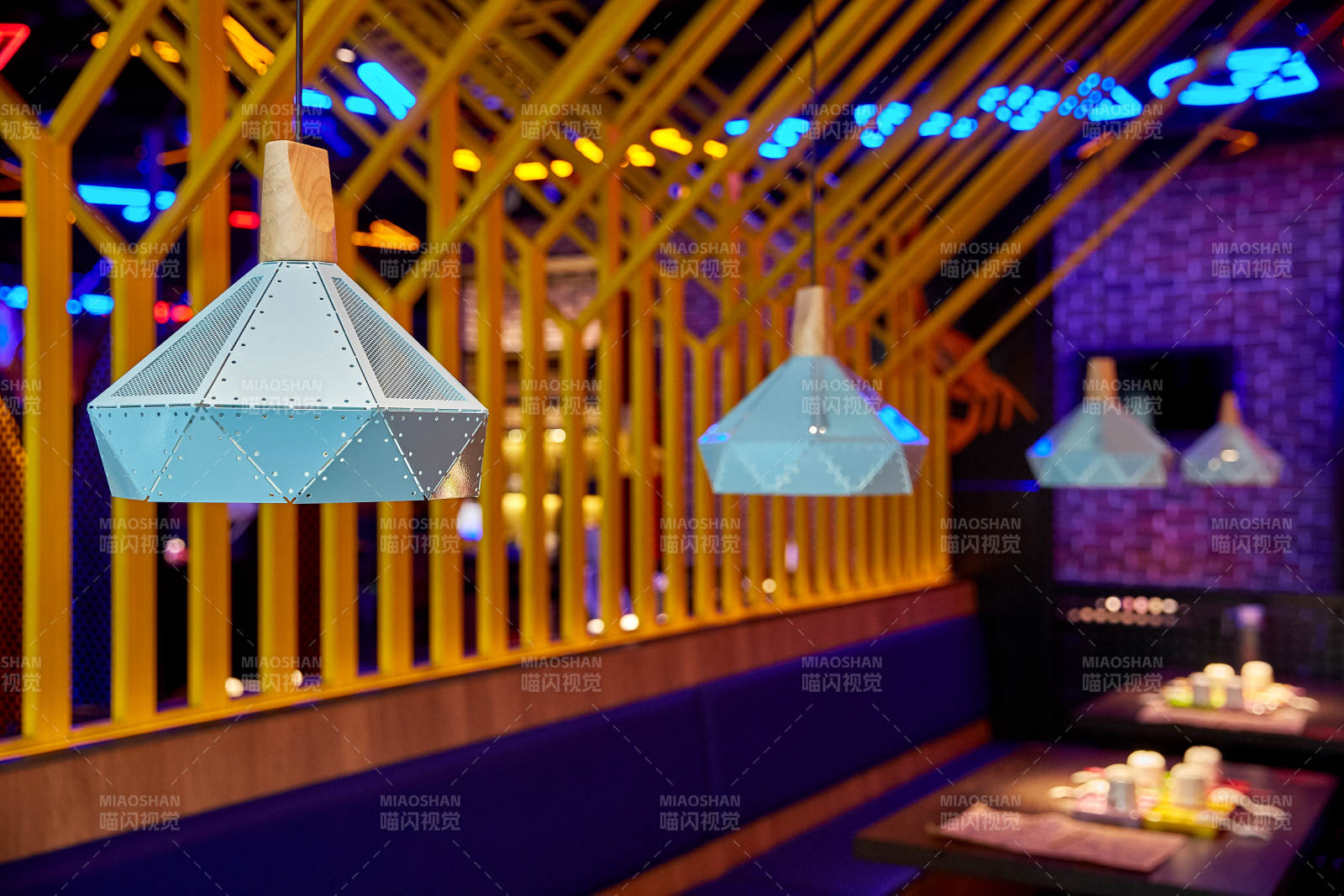 现代餐厅吊灯设计图片