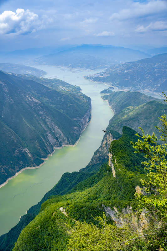 峡谷碧水映青山奉节三峡图片