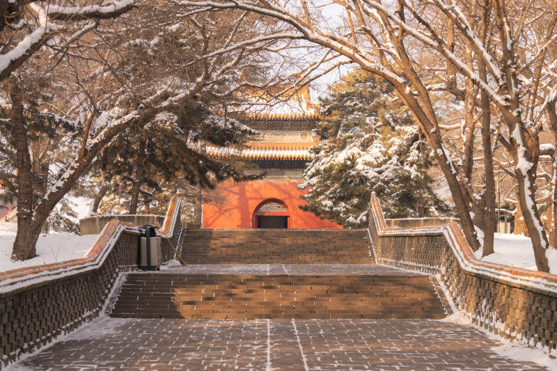 雪后古寺台阶图片