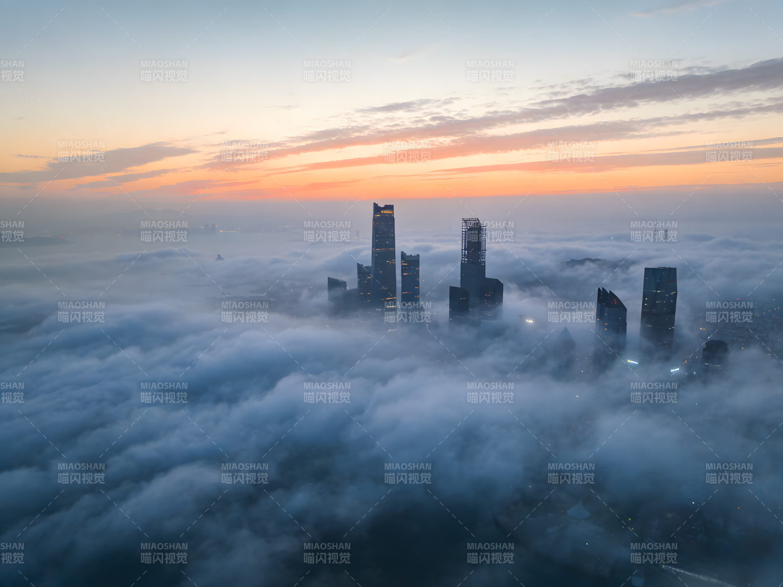 云海之上 城市之巅图片