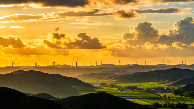 夕阳下的风车群图片