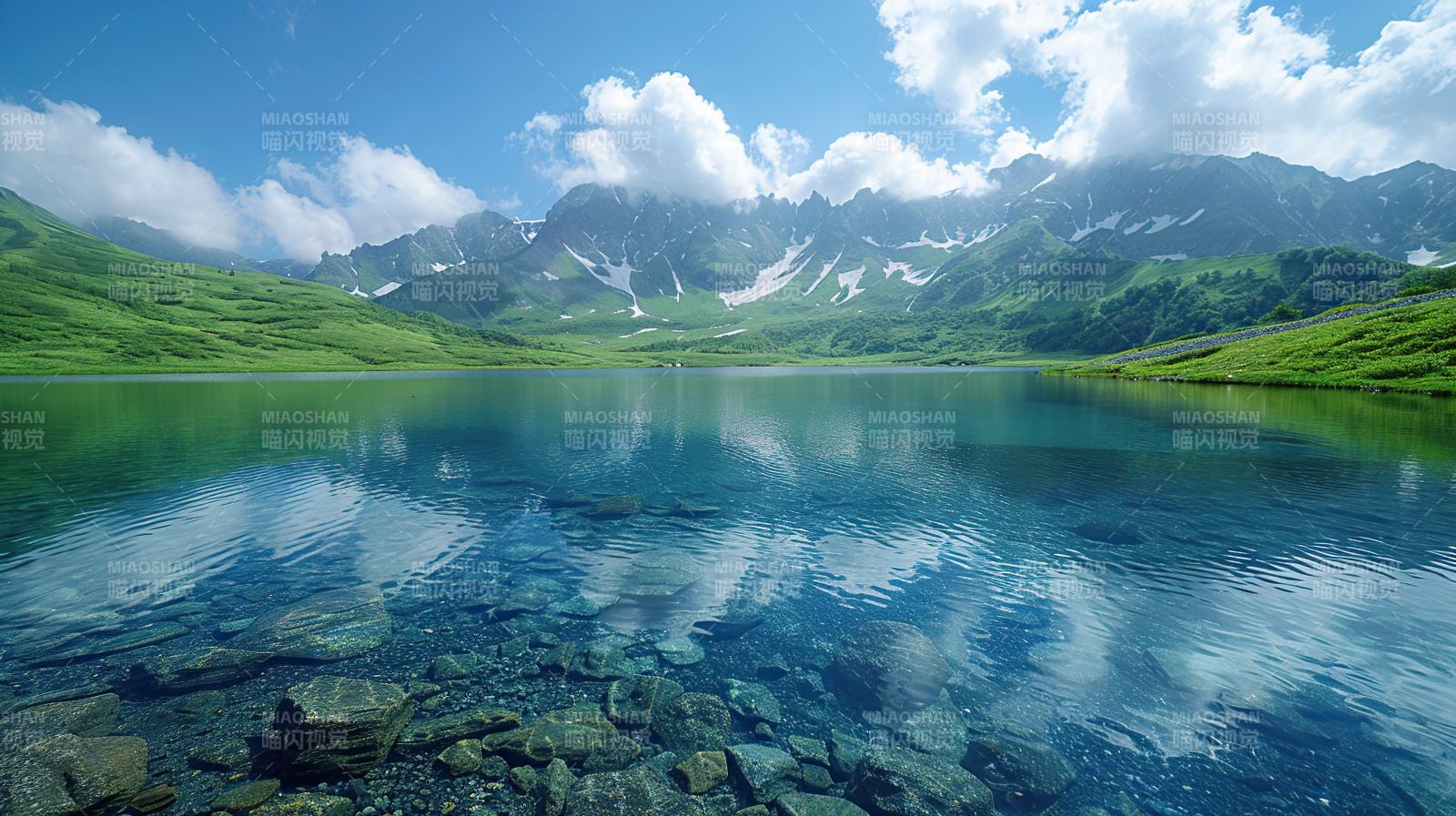 碧湖映雪山图片