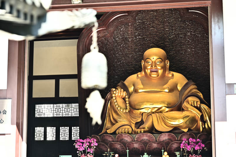 深圳般若禅寺天王殿慈眉善目的弥勒佛图片