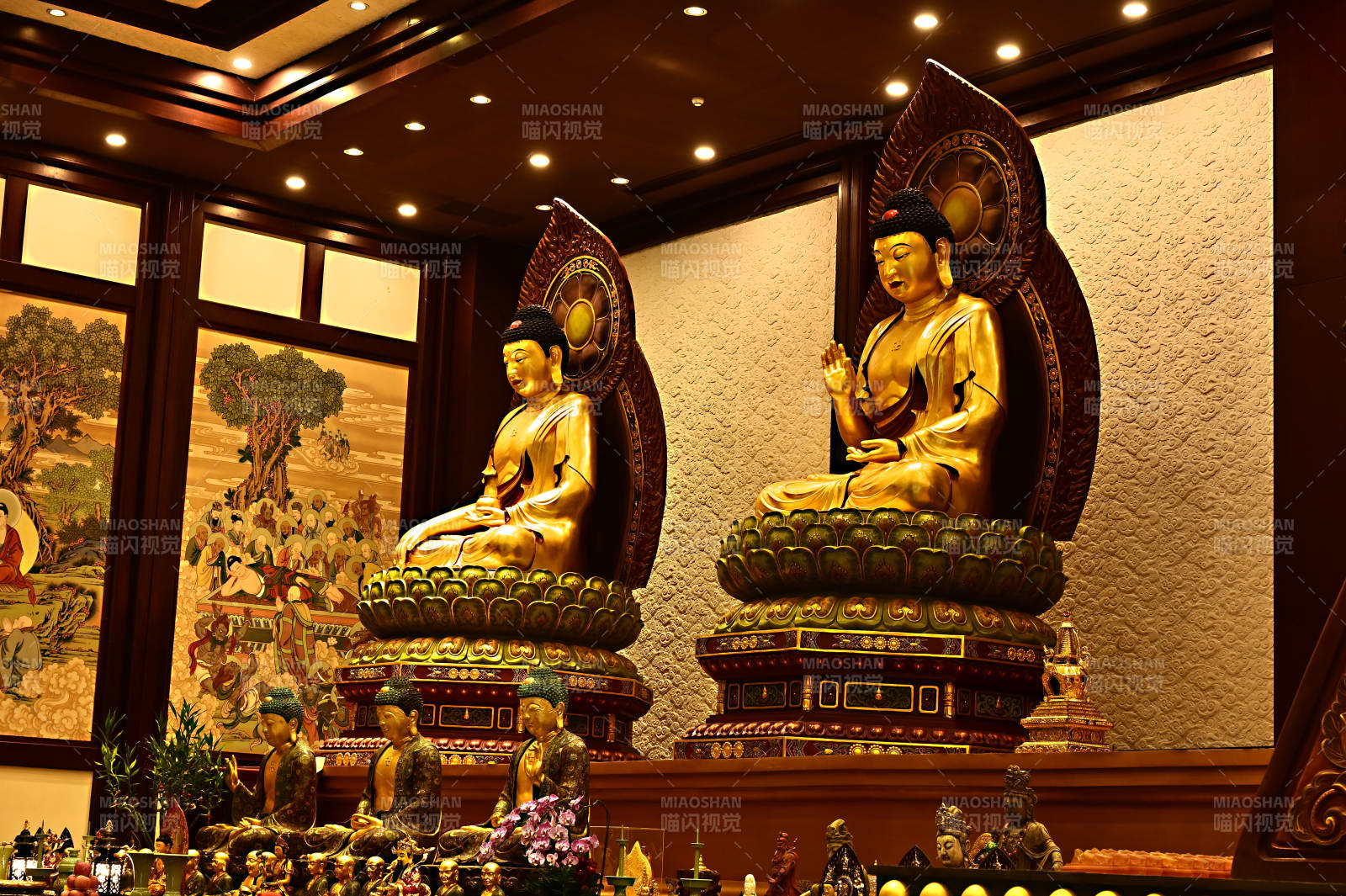 深圳般若禅寺金碧辉煌的佛像图片