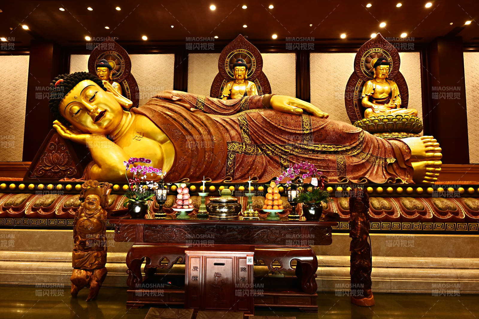 深圳般若禅寺金碧辉煌的卧佛图片
