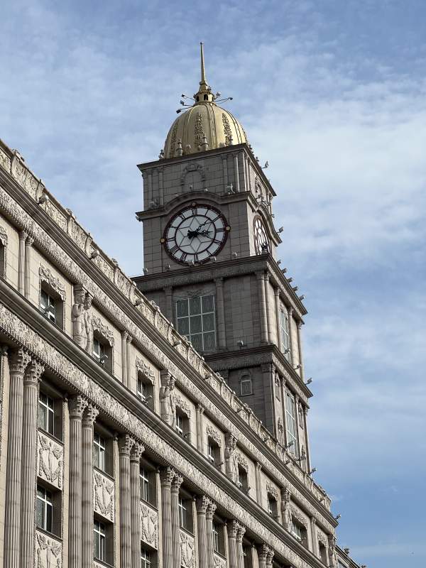 钟楼高耸入云 哈尔滨 哈药六厂图片