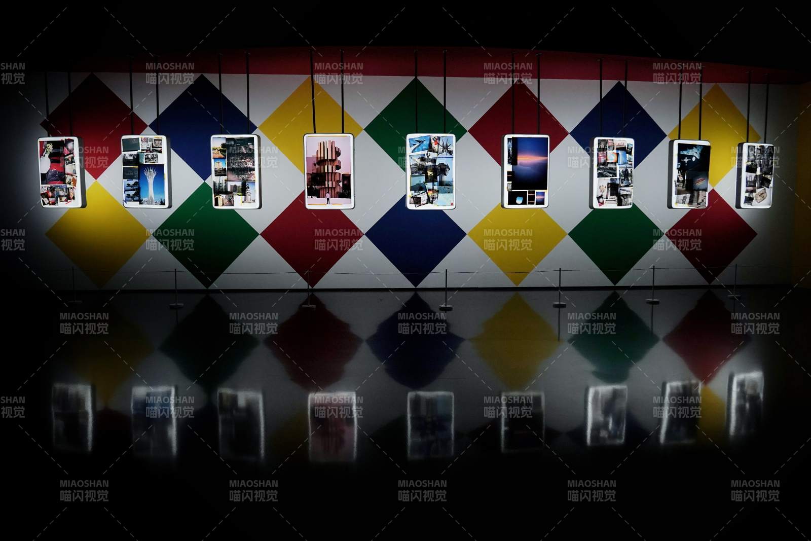 光影墙上的记忆拼图图片