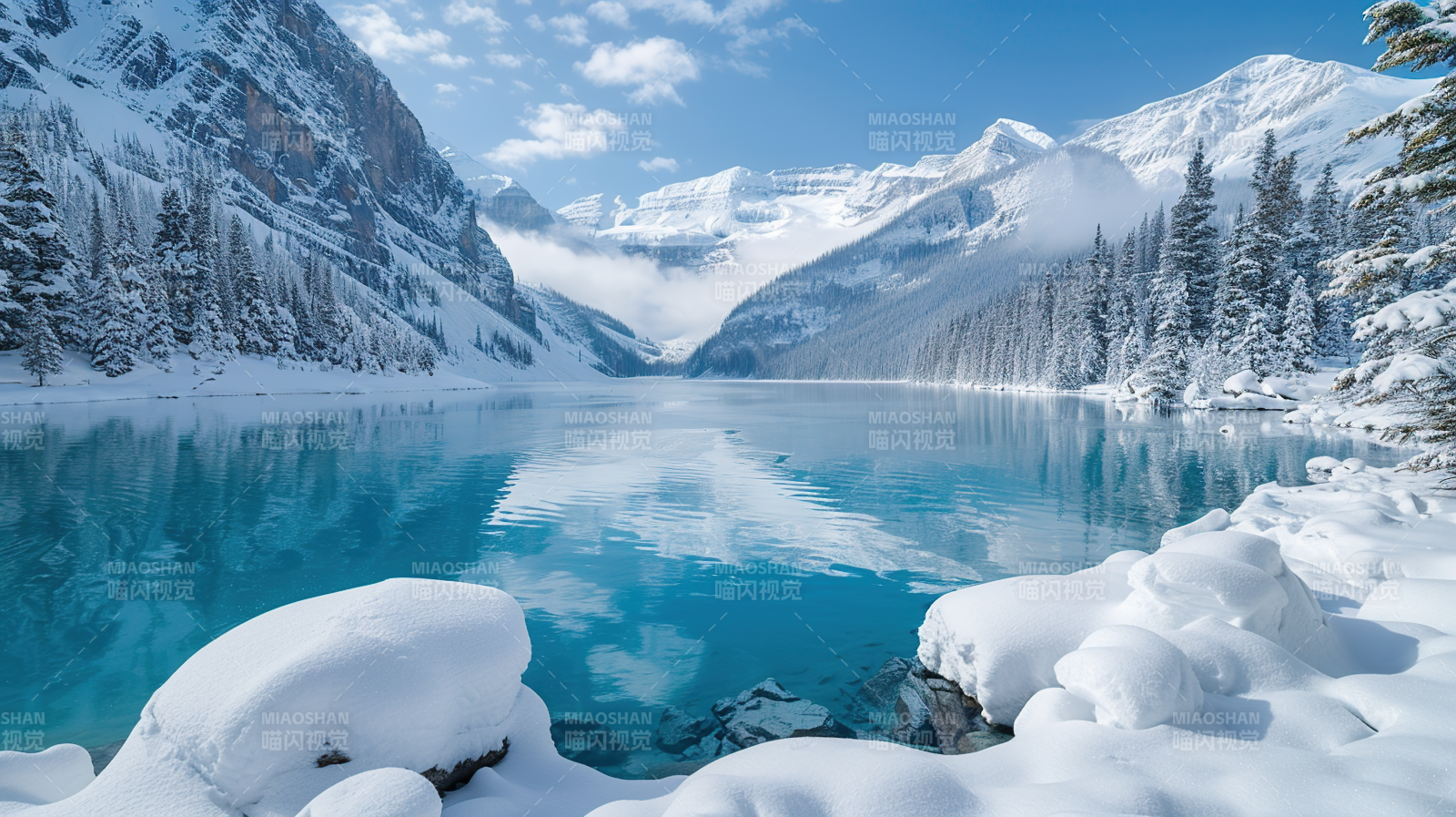 雪湖映山图片