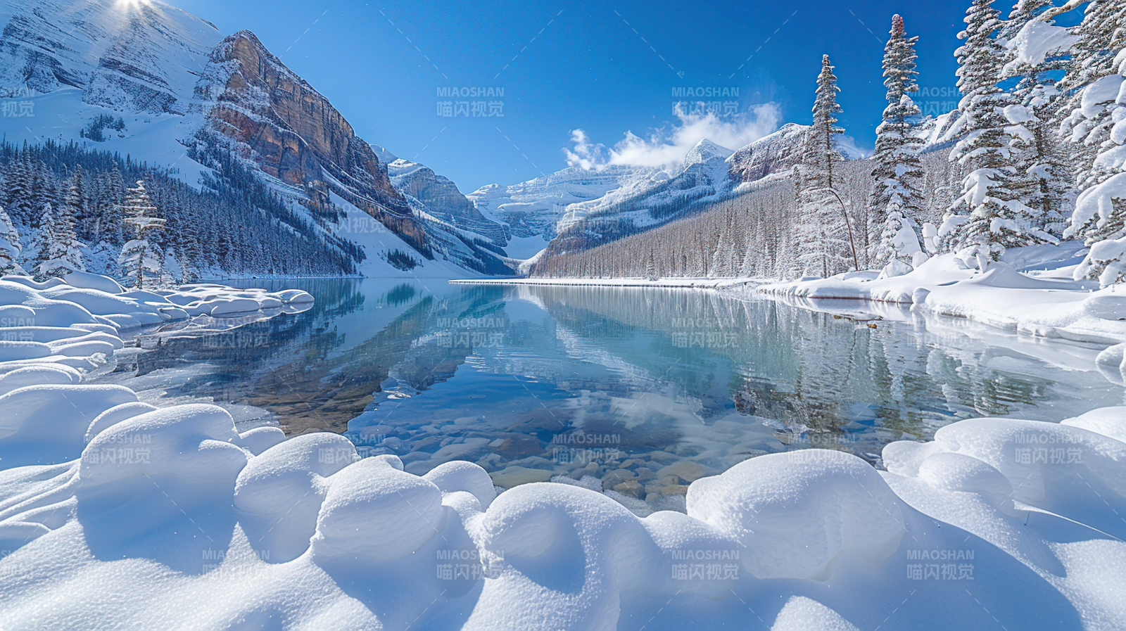 雪湖映山景图片