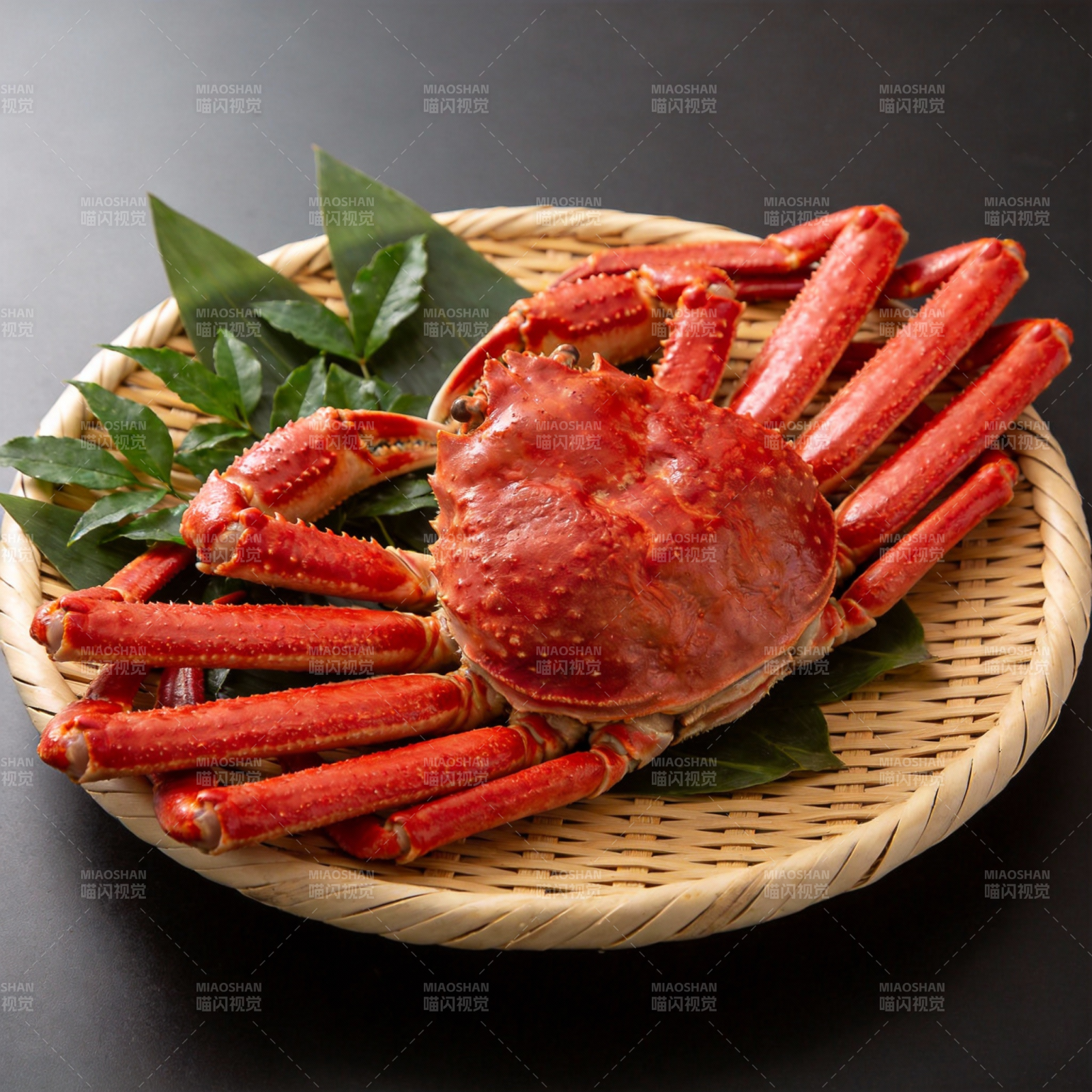 鲜红帝王蟹图片