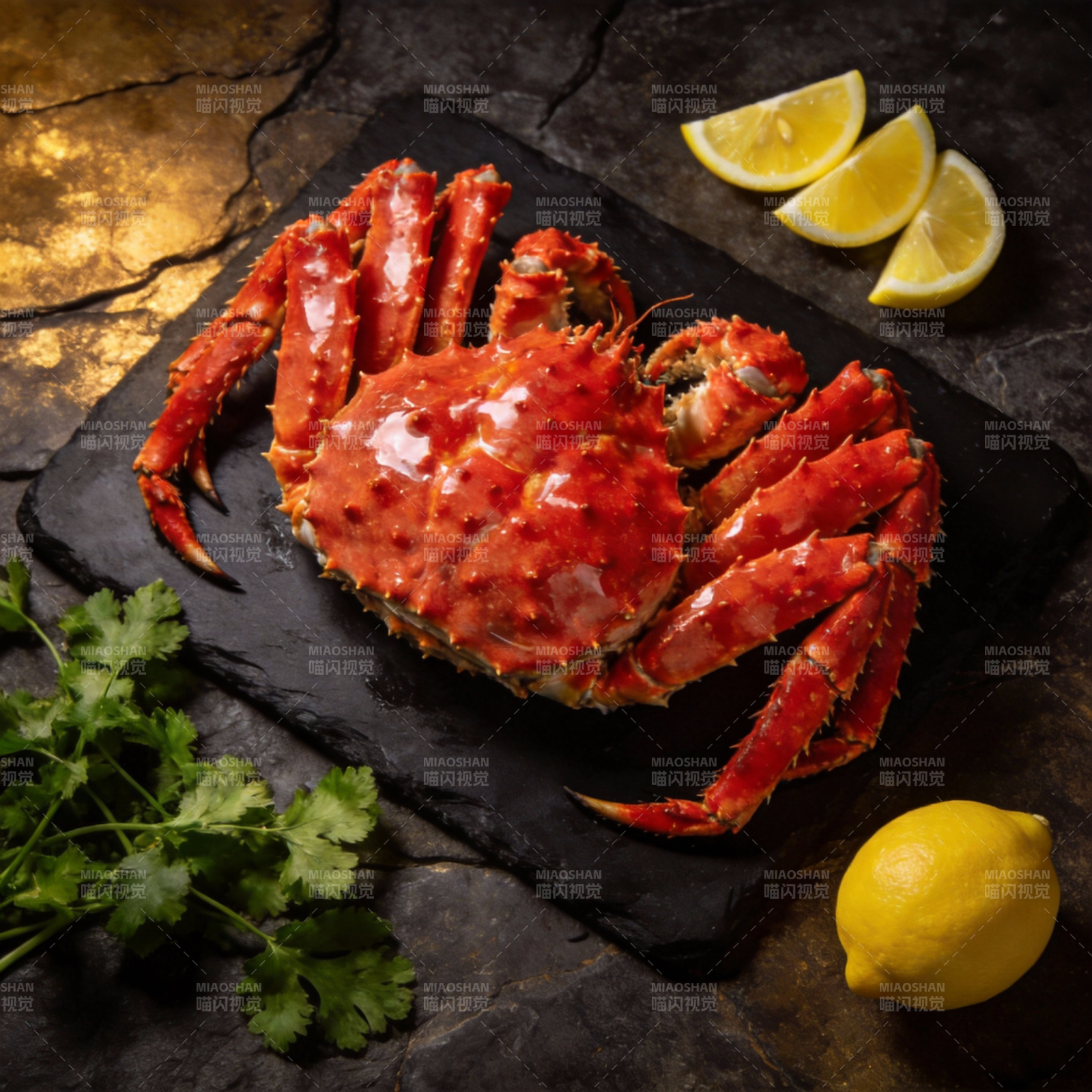 鲜红帝王蟹配柠檬图片