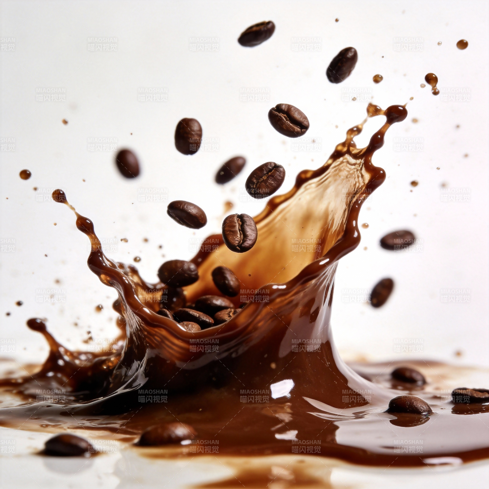 咖啡飞溅瞬间图片