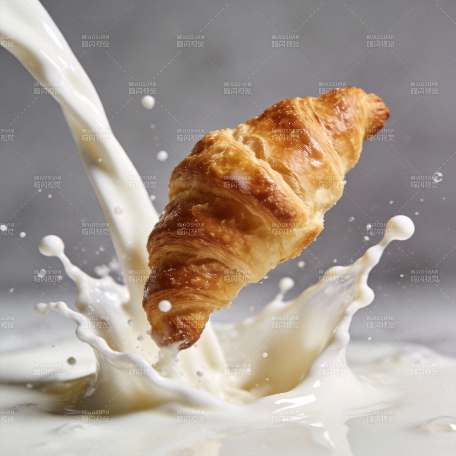 牛角包溅奶图片