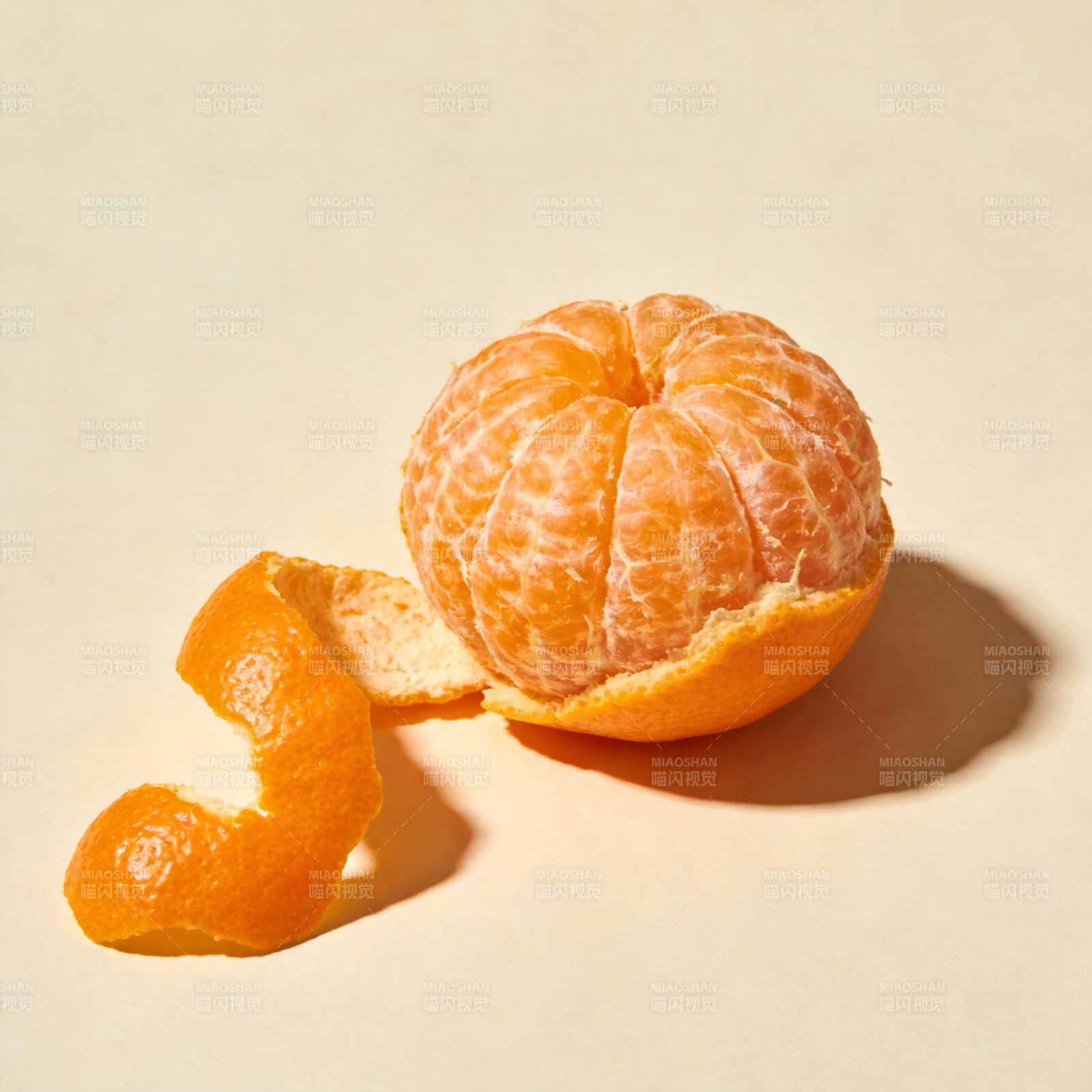 剥开的橘子图片