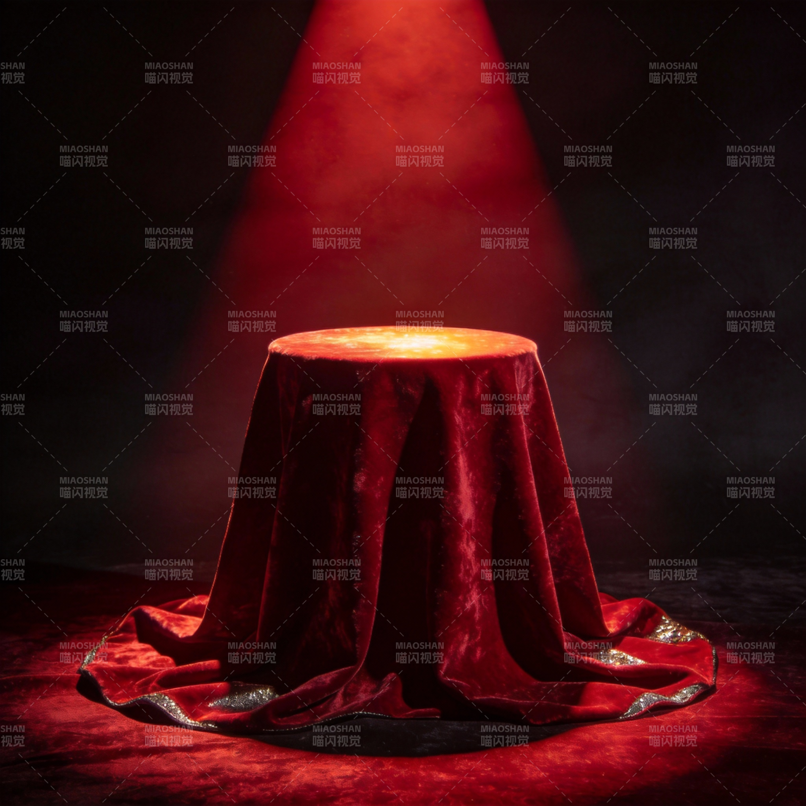 红幕下的神秘光晕图片