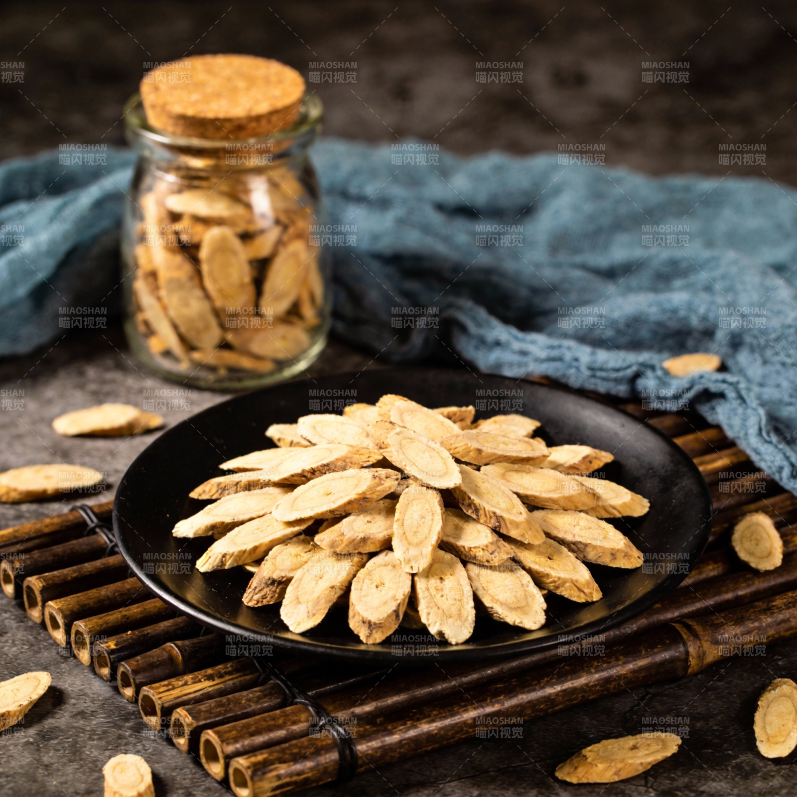 黄芪片摆盘特写图片