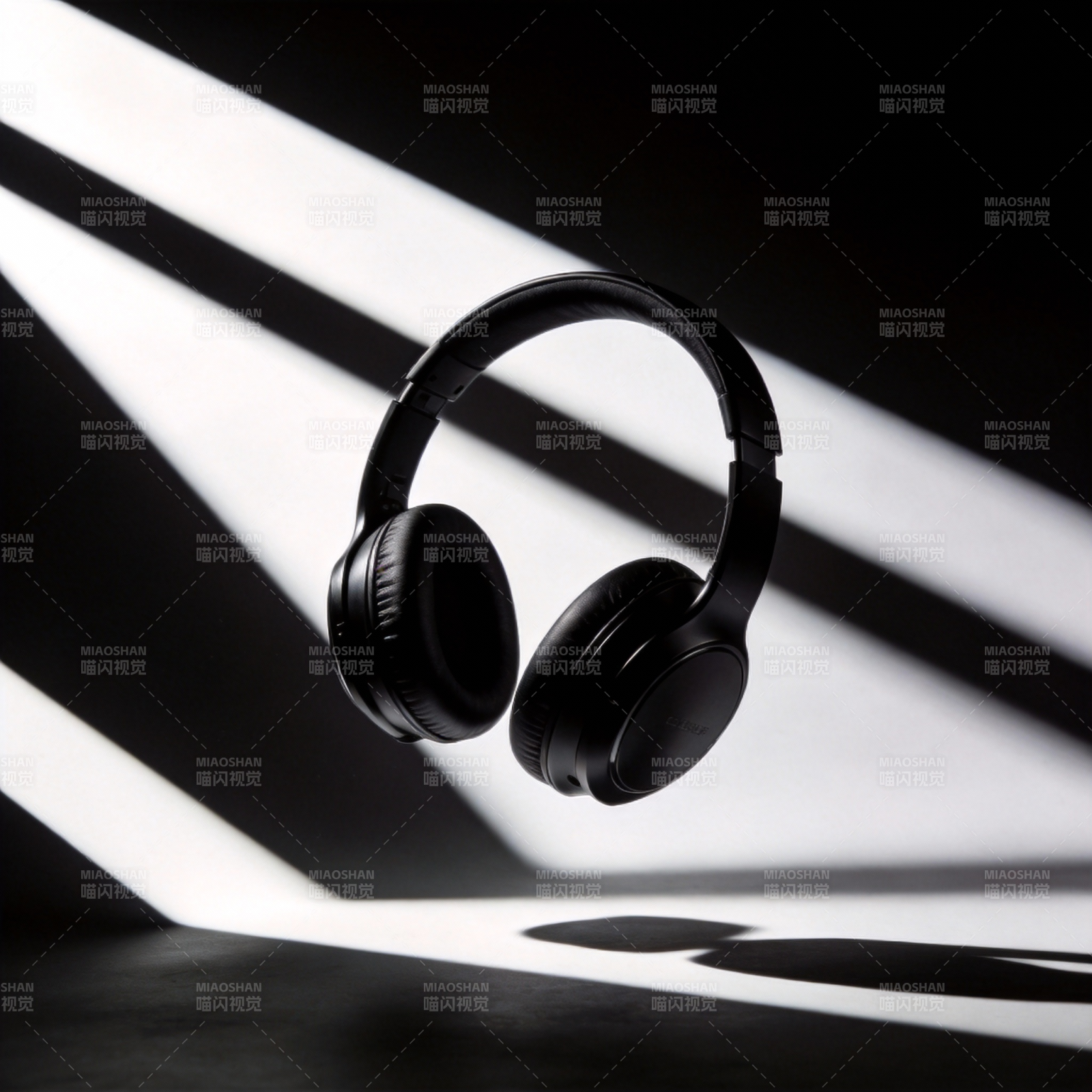 光影中的耳机图片