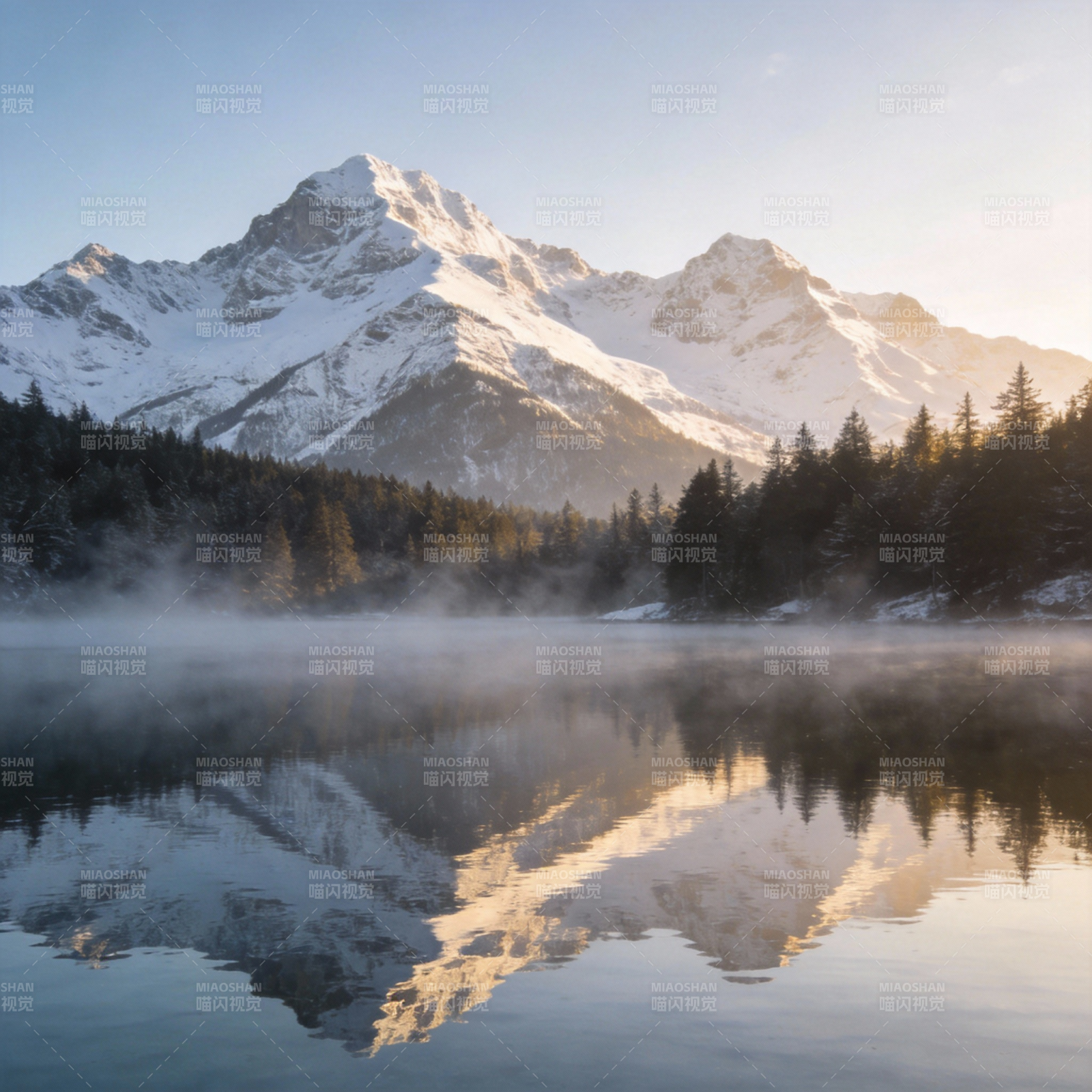雪山倒影湖中图片