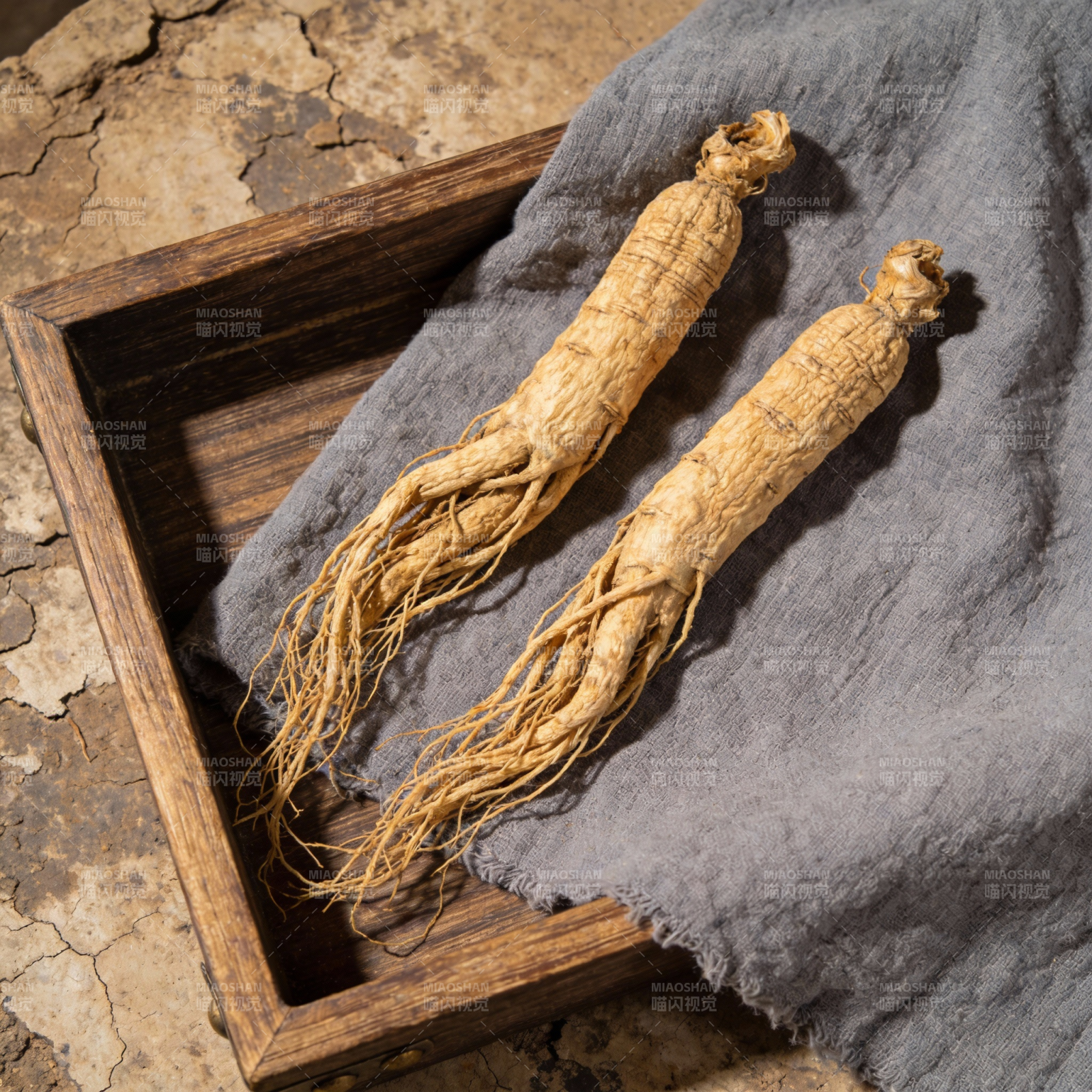 人参根茎静置木盒图片