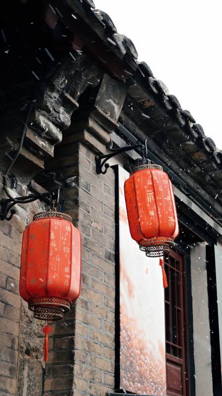雪中红灯笼图片