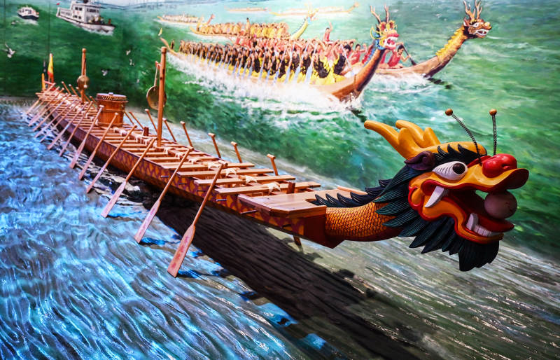 深圳当代艺术展览馆文化遗产龙舟雕刻工艺图片