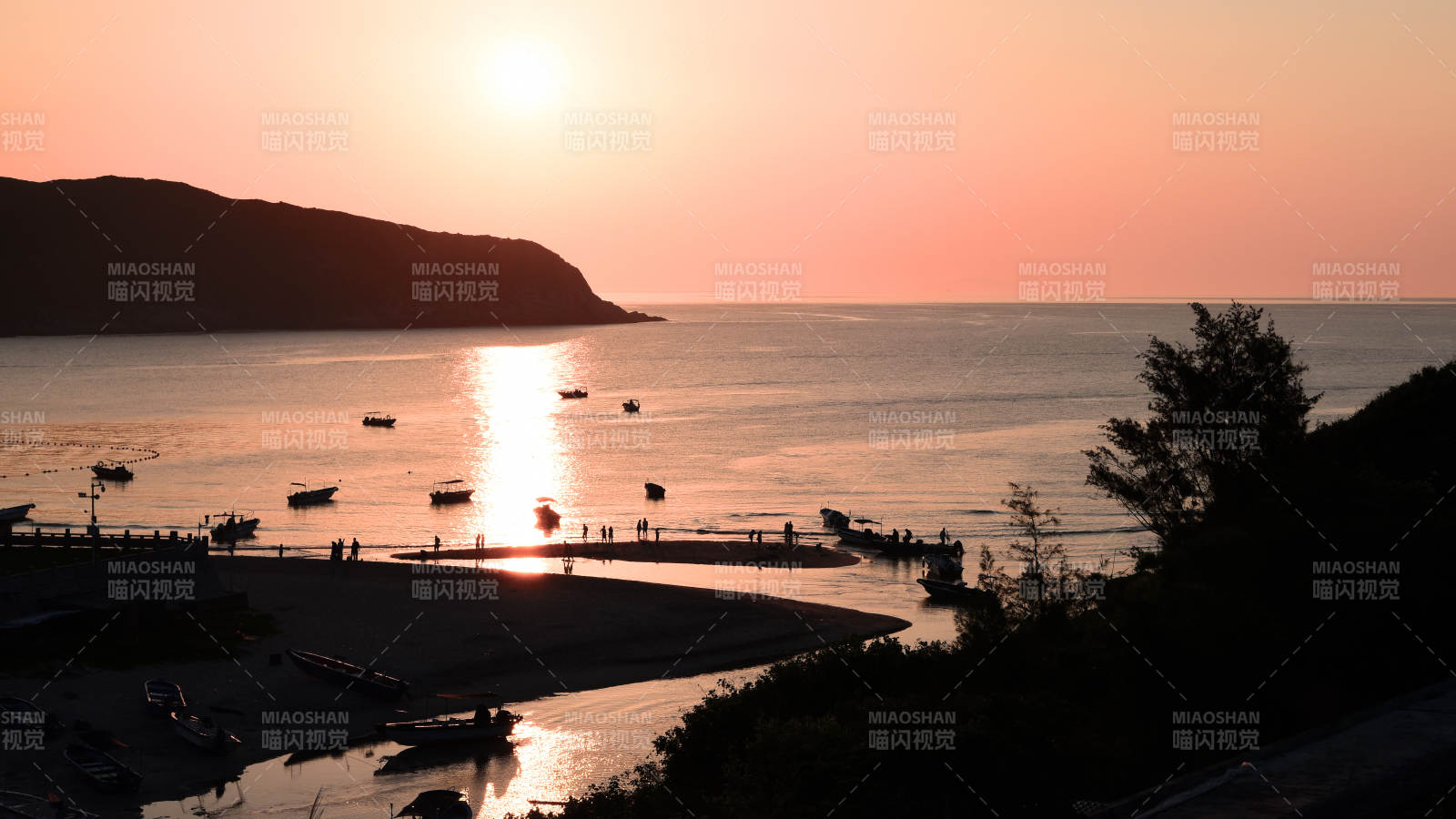 广东东涌旅游打卡地夕阳下的宁静海湾图片
