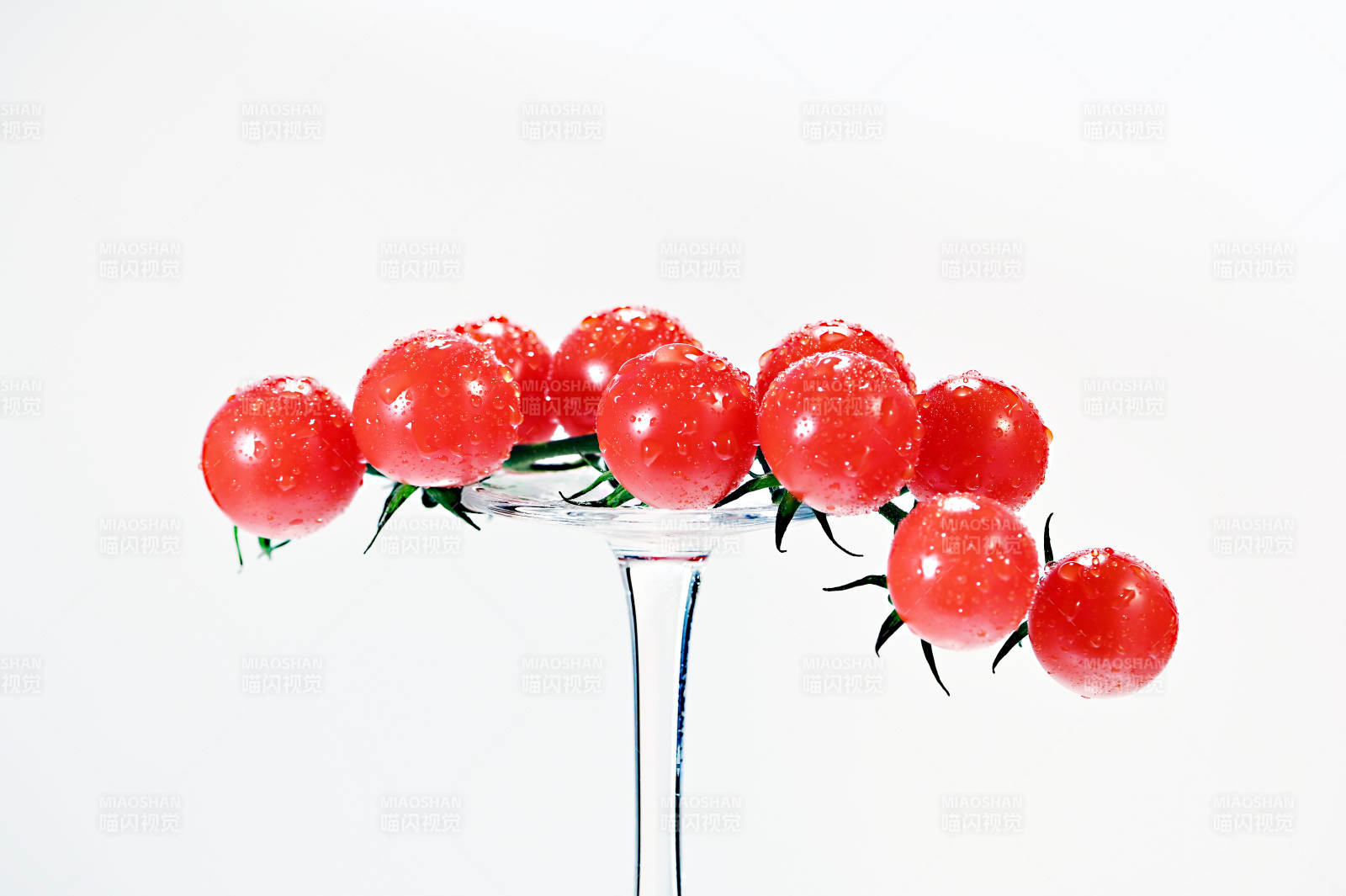 串收樱桃番茄特写图片