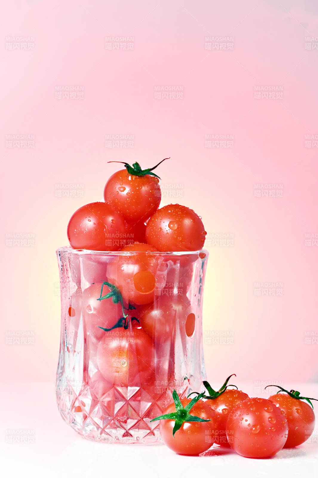 串收樱桃番茄特写图片