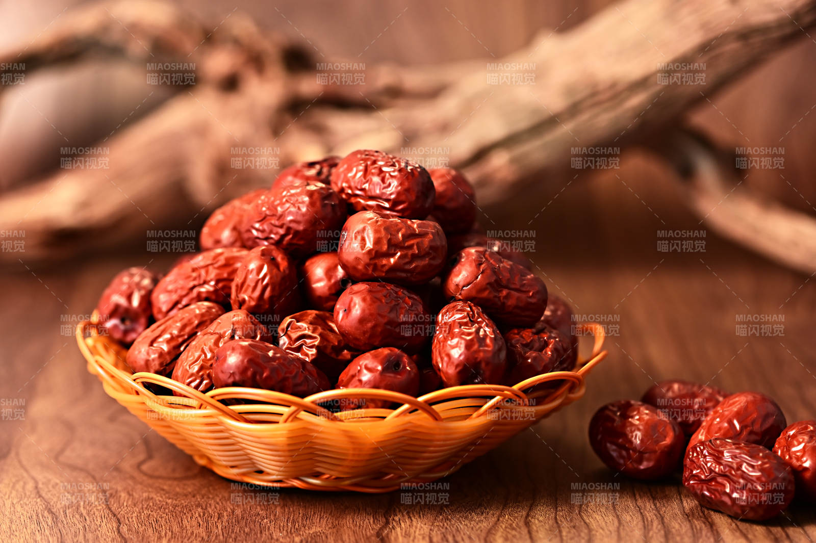 可干吃泡茶煲汤煮粥健康营养的红枣特写图片