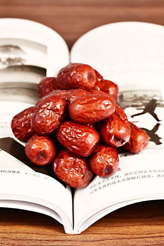 可干吃泡茶煲汤煮粥健康营养的红枣特写图片