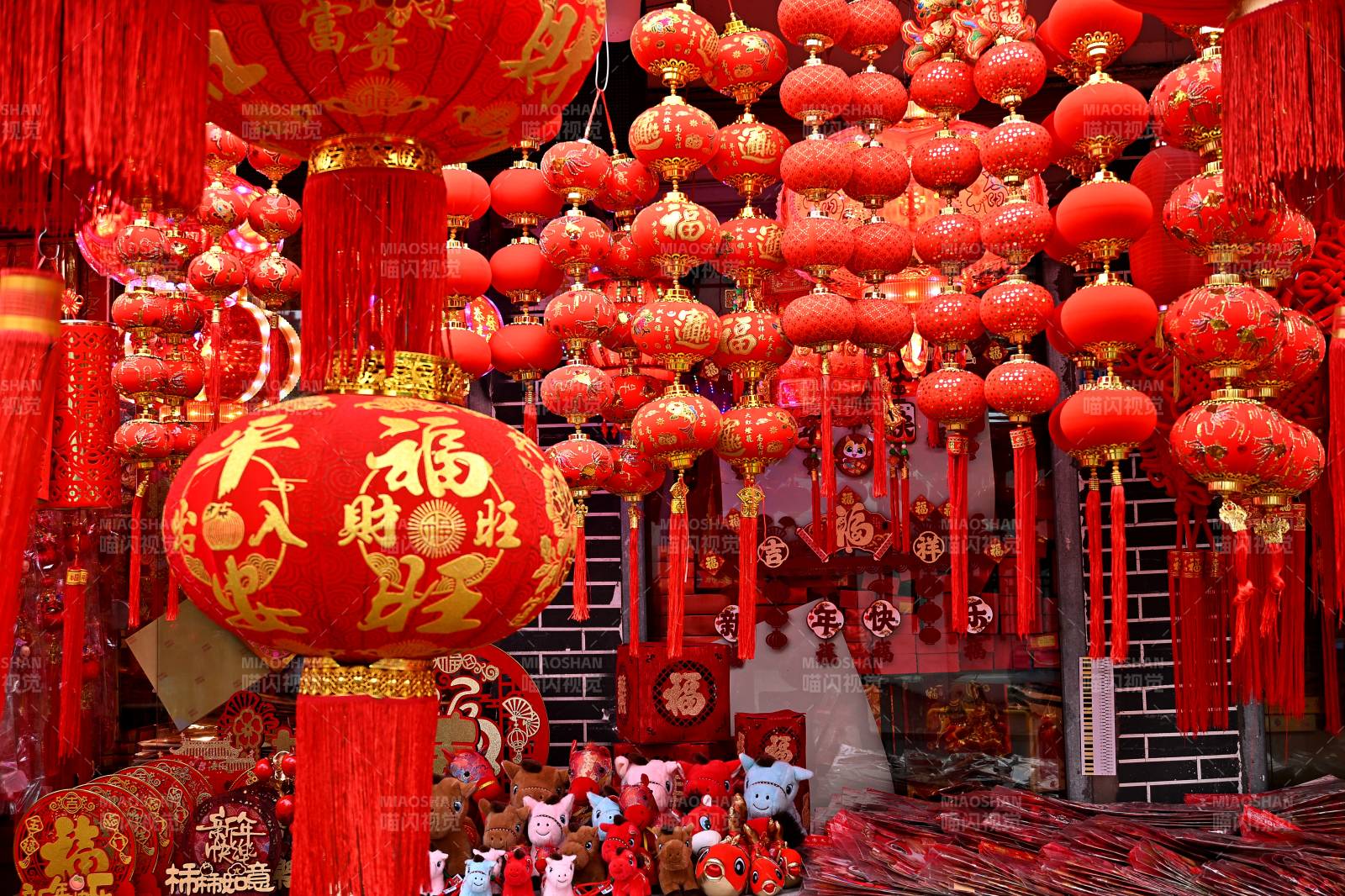 红灯笼迎新春图片