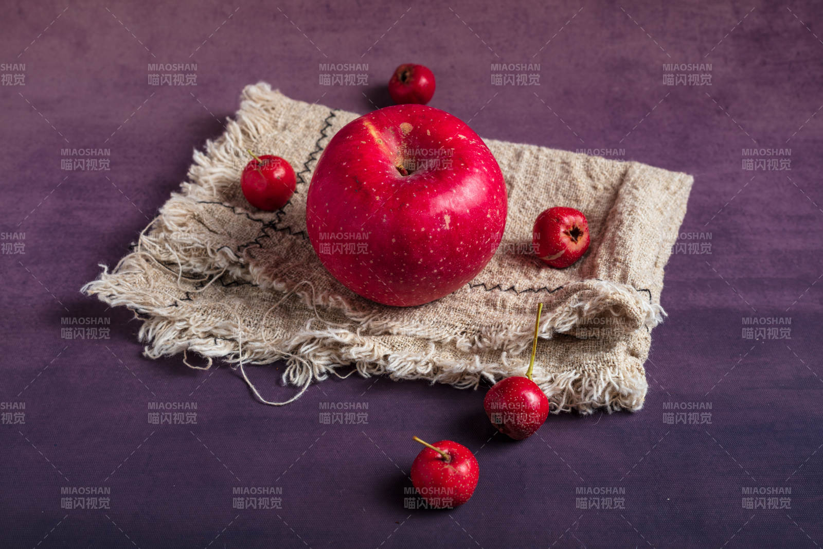红苹果与山楂图片