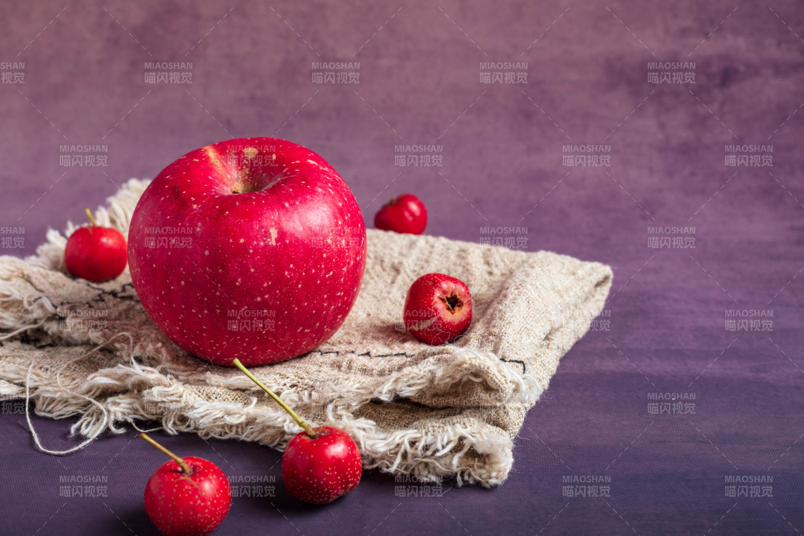 红苹果与山楂图片
