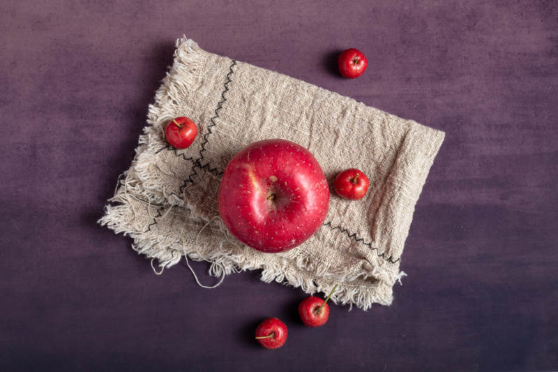 红苹果与山楂静物图片