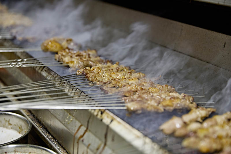 酒吧夜店进行才艺表演的双人DJ组合图片