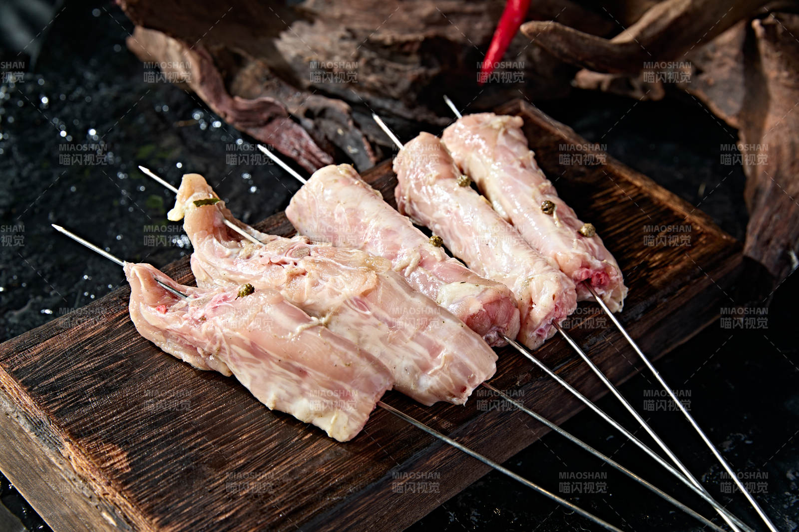 美味烧烤食材藤椒麻辣生腌鸡脖子图片