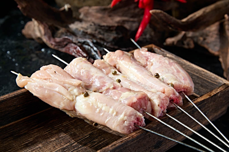 美味烧烤食材藤椒麻辣生腌鸡脖子图片