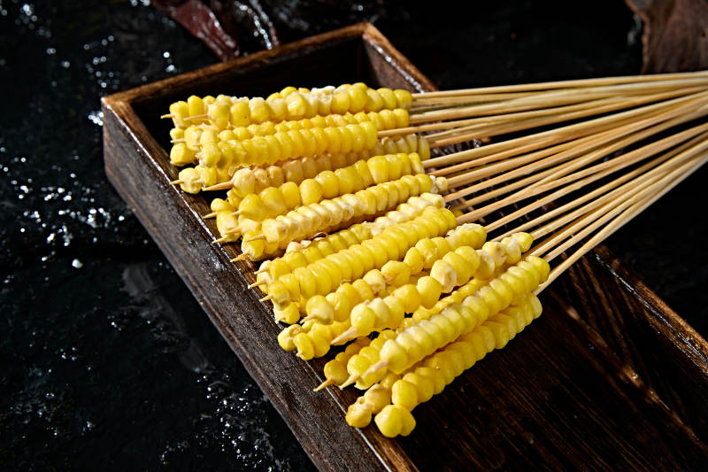风味炭烤嫩玉米串图片