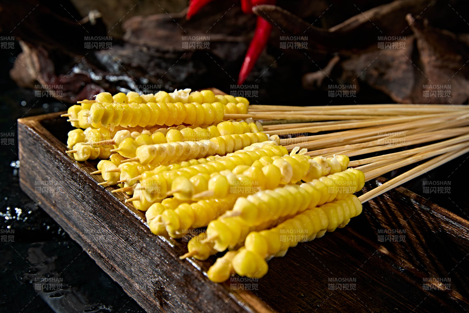 风味炭烤嫩玉米串图片