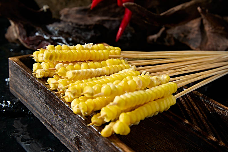 风味炭烤嫩玉米串图片